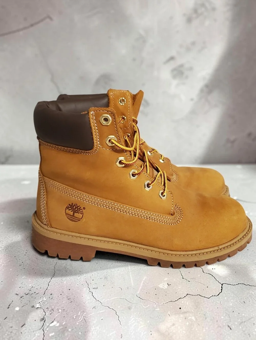 Men's Size 6 Timberland Boots in Wheat